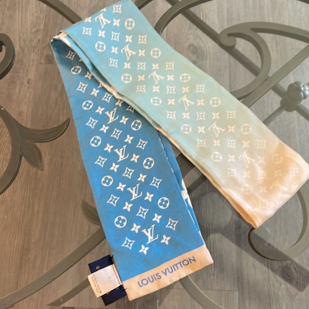 Louis Vuitton Silk Monogram Gradient By The Pool Bandeau - Picture 5 of 10
